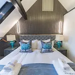 The Log House ゲストハウス 3*