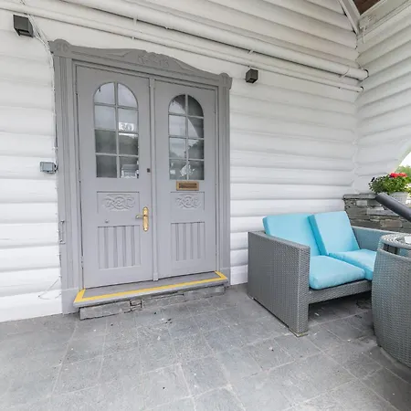 The Log House 3* آمبيلسايد