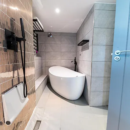 The Log House بيت ضيافة آمبيلسايد