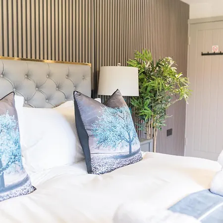 The Log House Guest house 3*