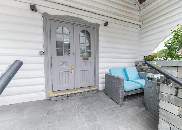 The Log House 3* آمبيلسايد