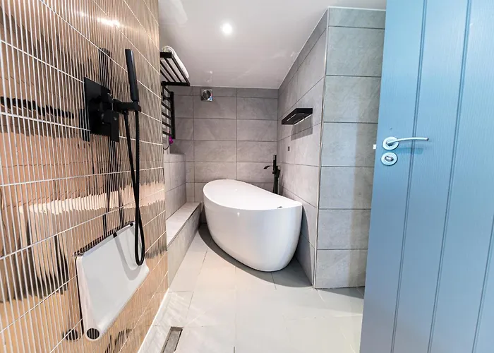 The Log House بيت ضيافة آمبيلسايد