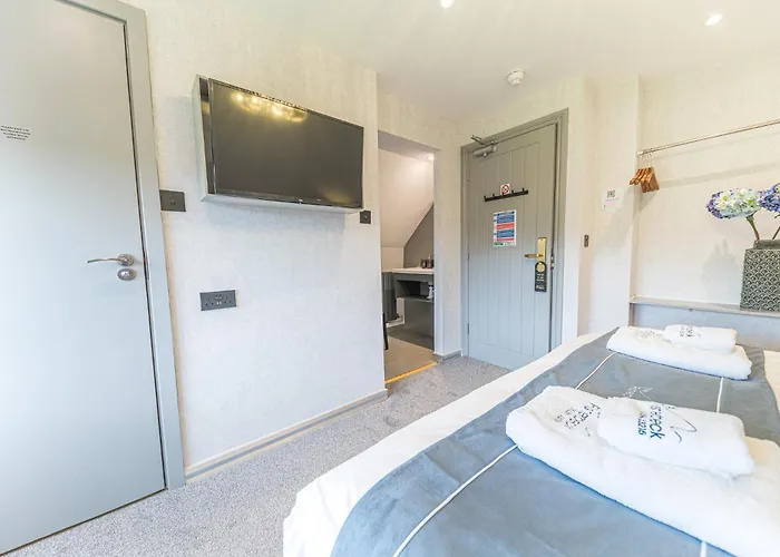 The Log House بيت ضيافة